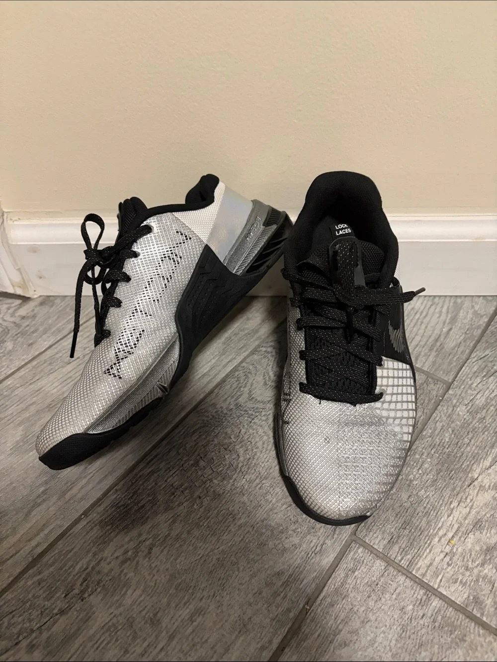 Nike Metcon 8 Premium 'White Black Iridescent' Women's DQ4681-100 US 7